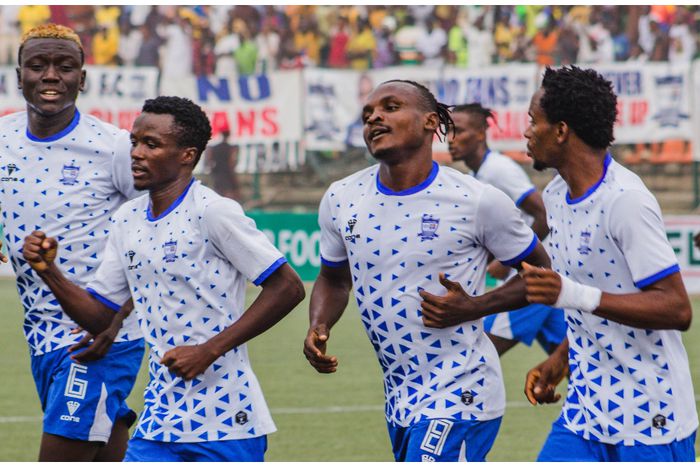 Savannah Tigers, Doma United.