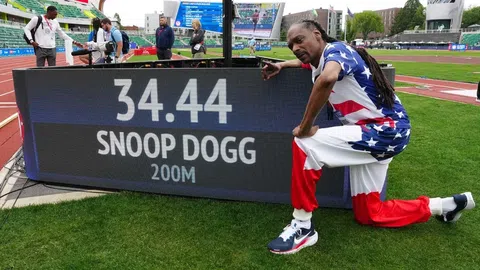 Snoop Dogg makes bid to crown LA 2028 with legendary medal designs