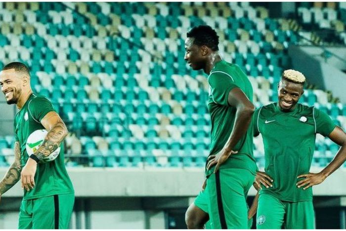 Troost-Ekong (left) and Osimhen (right) during a training session with the Super Eagles.