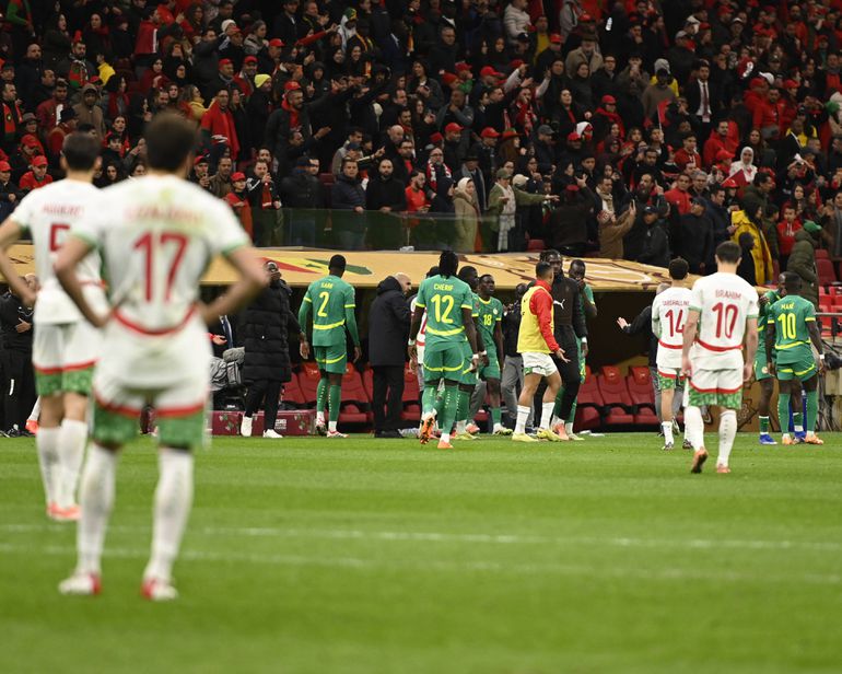 Senegal players heading into the dressing room || imago