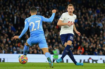 Kane scores twice as Spurs beat Man City to blow title race open