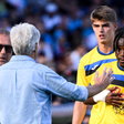 Gian Piero Gasperini, head coach of Atalanta BC, with Ademola Lookman and Charles De Ketelaere || iMAGE CREDIT: iMAGO