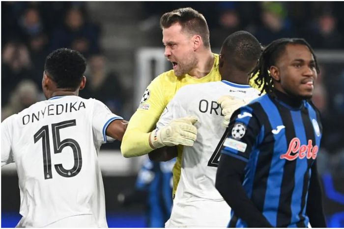 Mignolet speaks on Lookman's penalty miss.