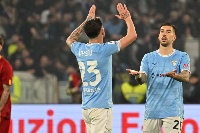 Mourinho's Roma lose 1-0 to Serie A rivals Lazio