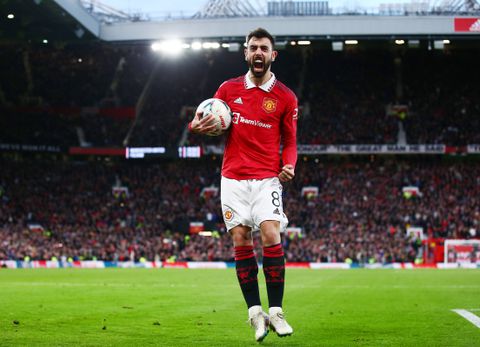 Manchester United make late FA Cup comeback against 9-man Fulham