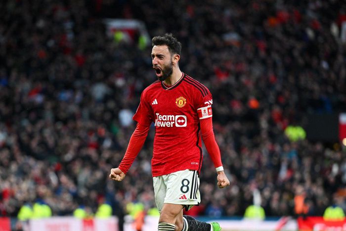 Bruno Fernandes celebrates Manchester United's progress to the FA Cup semifinal|MANCHESTER UNITED IMAGE