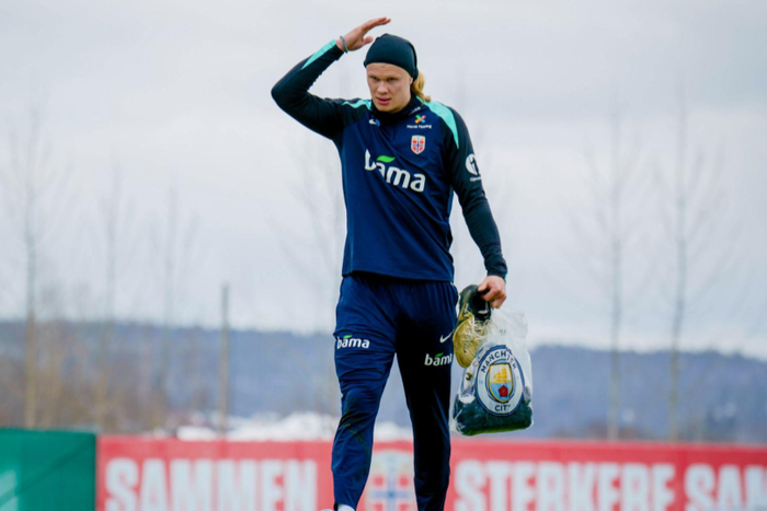 Erling Haaland limps out of Norway training || Image credit: Imago