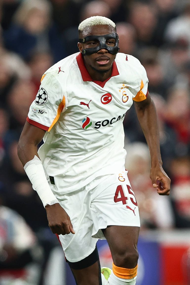 Victor Osimhen took a heavy collision with Ibrahima Konate early in the game