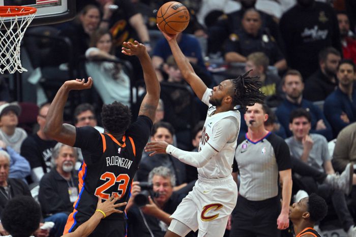 Cleveland Cavaliers defeated the New York Knicks 107-90