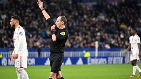 WATCH: Fascinating insight into how referees talk to players following Ligue 1 test