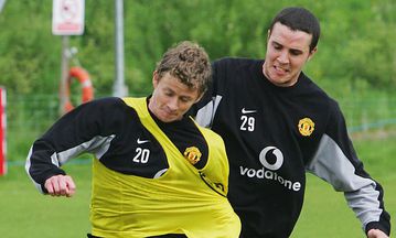 Ex-Manchester United and Sunderland star linked with Championship club