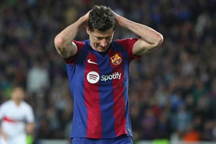 Barcelona begged Lewandowski to stop scoring — Polish journalist claims