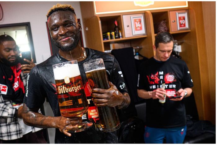 Victor Boniface celebrates the historic Bayer Leverkusen Bundesliga win.