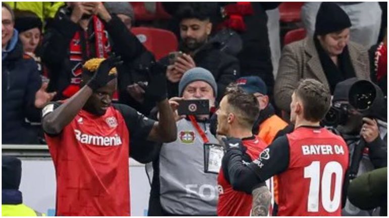 Boniface with his Leverkusen teammates.