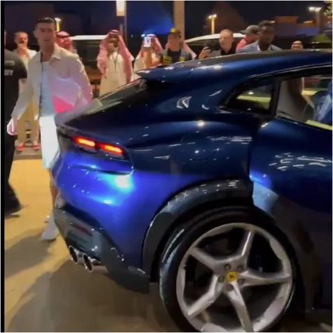 Cristiano Ronaldo arrives in style for his heavyweight title match in Saudi Arabia