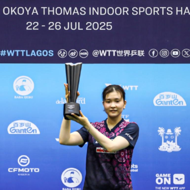 Honoka Hashimoto with the 2025 WTT Contender Lagos title.