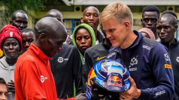 Kipchoge draws comparisons between marathon and rallying after meeting Ott Tanak