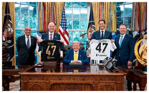 Surprise Visit to the White House - Igor Tudor and Juventus Players Meet with Donald Trump in the Oval Office