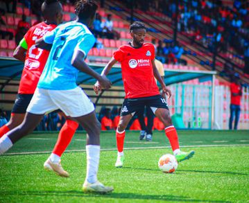 Released Vipers midfielder completes move to Rwanda