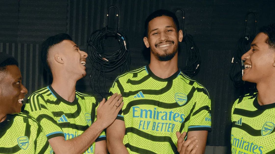 Arsenal store neon kit