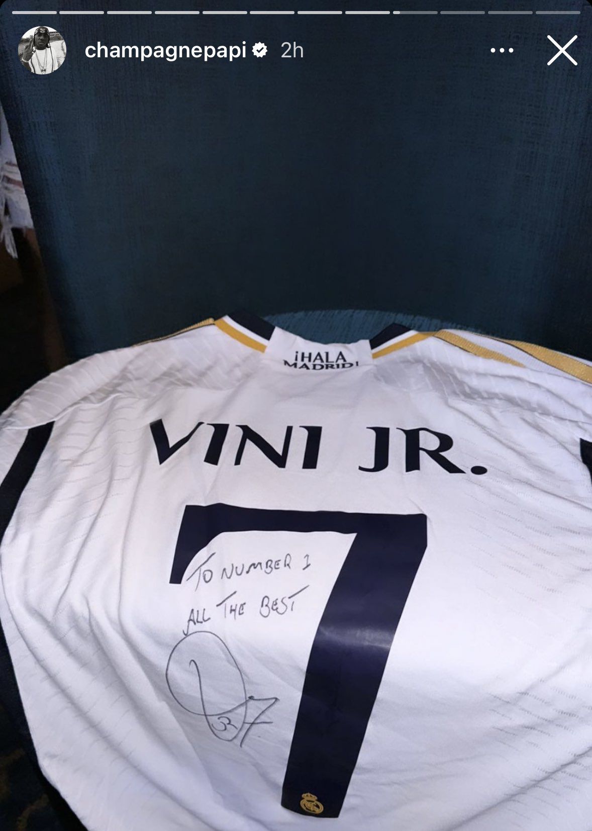 Real Madrid fans afraid as Vinicius Junior gifts Drake jersey