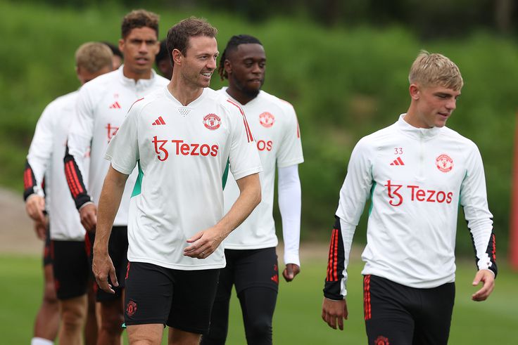 Manchester United announce shock signing of Jonny Evans as Maguire exit looms