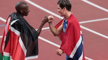 Timothy Cheruiyot reacts to Jakob Ingebrigtsen's dive at Oslo Diamond League