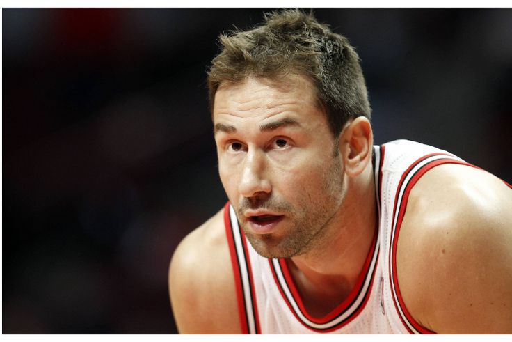 Marko Jarić confronted on the street