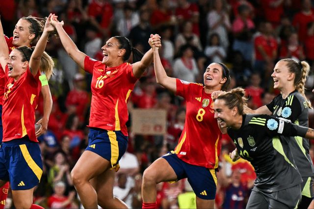 The Spanish women's national team defeated Switzerland 2-0 in the quarter-finals of the European Championship at the Wankdorf Stadium in Bern.