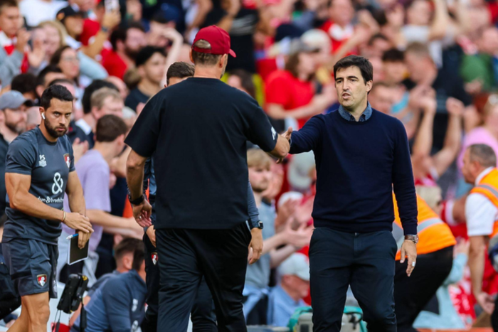 Jürgen Klopp (L) and Andoni Iraola shake hands after the FA Premier League match between Liverpool FC and AFC Bournemouth at Anfield || Imago