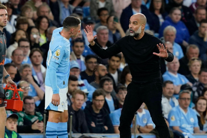 Pep Guardiola barking out information in Manchester City's victory against Newcastle || IMAGO