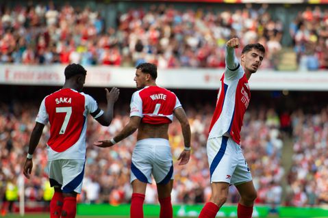 Arsenal players celebrate win over Wolves || Imago