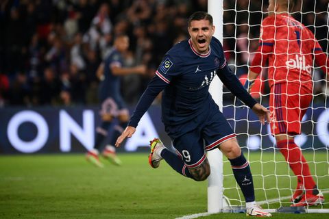 Icardi gives PSG win over Lyon on Messi home debut