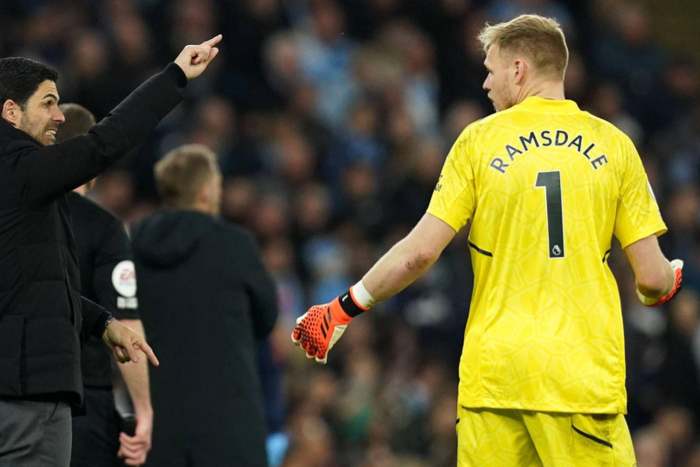 Arsenal manager Mikel Arteta and goalkeeper Aaron Ramsdale || Image credit: Imago