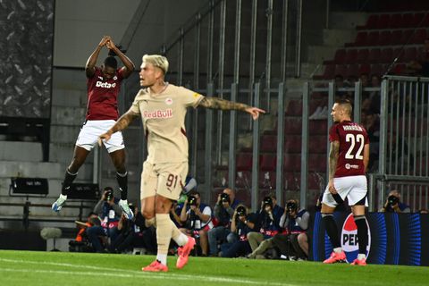 Olatunji hits the Cristiano Ronaldo siuuuuu celebration after his goal in the UCL.