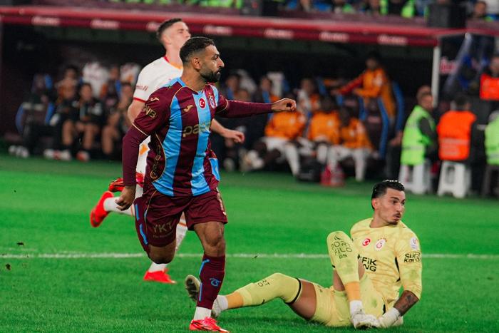Mohamed Salah destroys Trabzonspor.