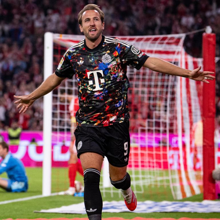 Harry Kane celebrates a history night.