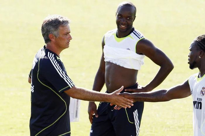 Royston Drenthe alongside Lassana Diarra and Jose Mourinho