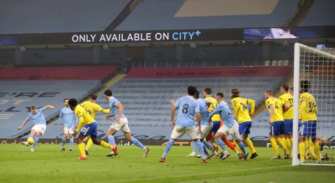 Kevin de Bruyne taking an indirect freekick for Manchester City against Brighton || Image credit: Imago
