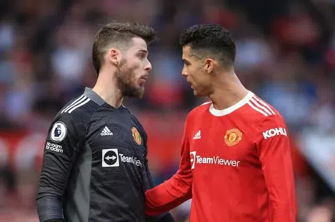 David De gea snubs Ronaldo reunion with a keener eye on linking up with Lionel Messi
