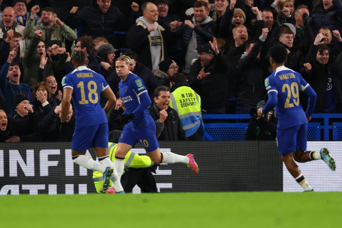 Stamford Bridge, Chelsea, London, England: Carabao Cup Football, Chelsea versus Newcastle United; Mykhaylo Mudryk of Chelsea celebrates after he scored for 1-1 in injury time of the second half || Image credit: Imago