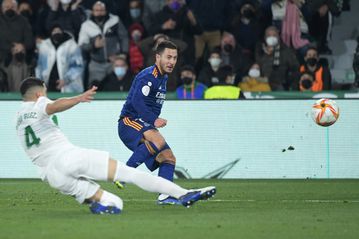 Hazard sinks Elche as 10-man Madrid come from behind in Copa del Rey