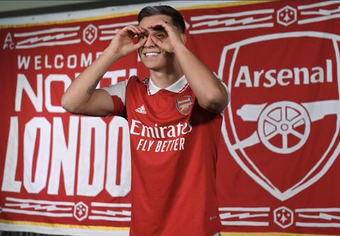 Arsenal complete £27m signing of Leandro Trossard from Brighton