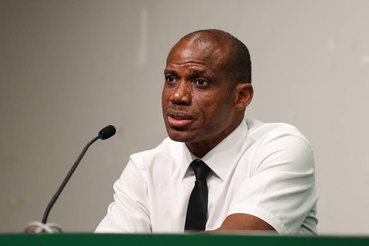 Super Eagles legend Sunday Oliseh is hurt badly by NFF || Imago
