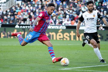 Aubameyang hat-trick fires Barca to Valencia win, Sevilla slip up again