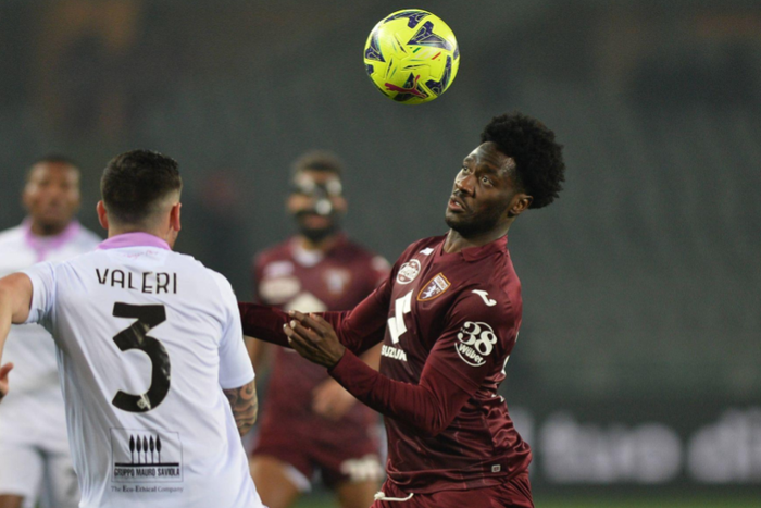 Ola Aina in action against Cremonese