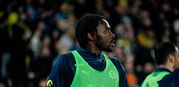 Osayi Samuel confronts fans again as Fenerbahce's Europa League match is suspended