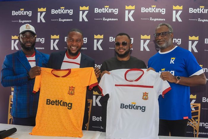 BetKing boldly written on the Ikorodu City kits.