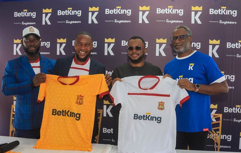 BetKing boldly written on the Ikorodu City kits.