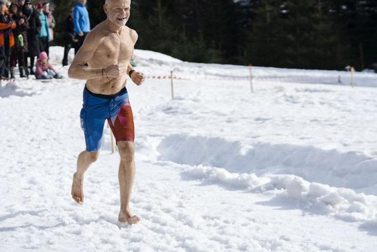 Man Breaks World Record For Fastest Barefoot Half Marathon Run On Ice